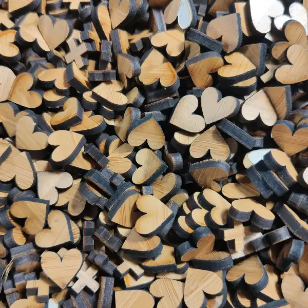 Cuori di legno in bambu